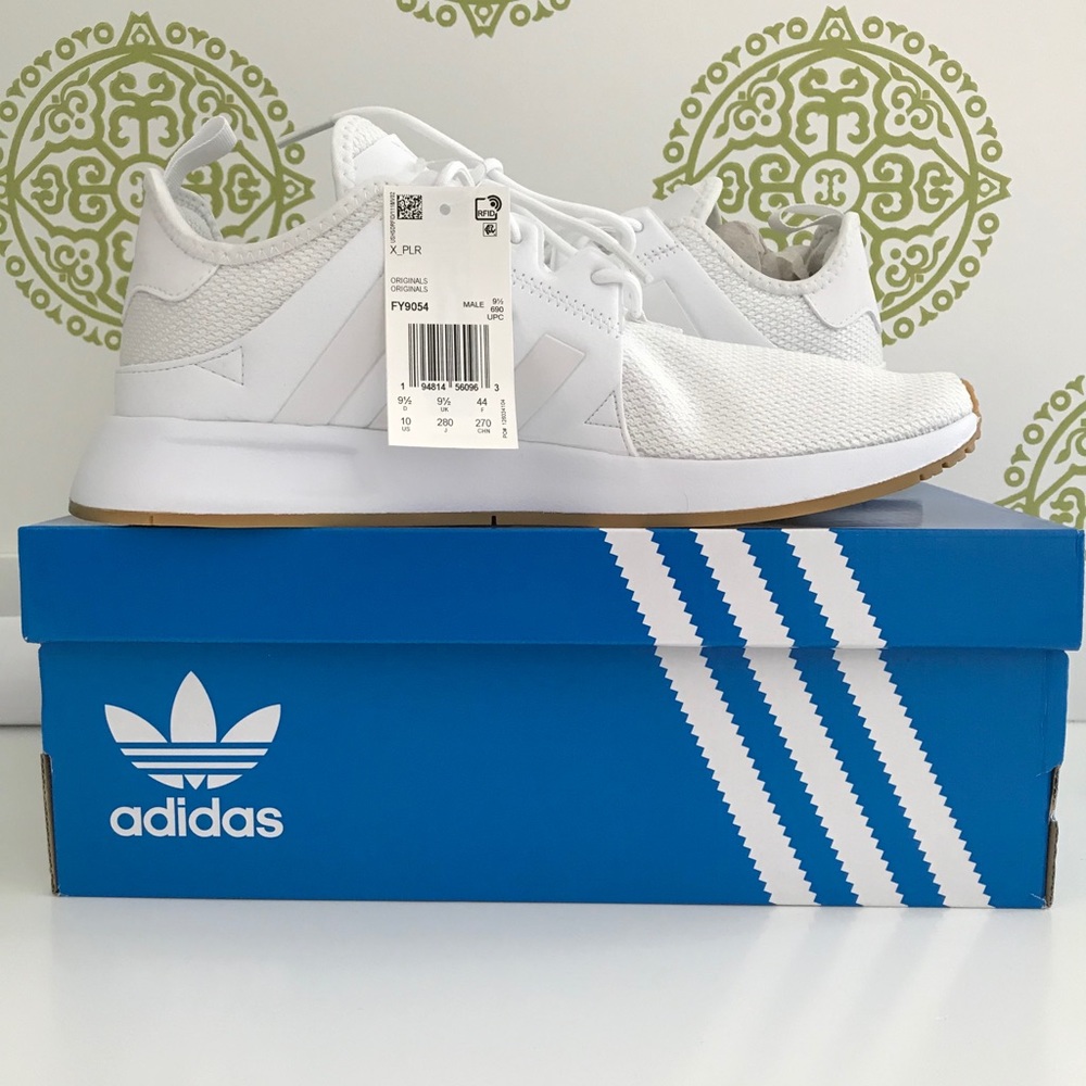Brand new men’s tennis shoes